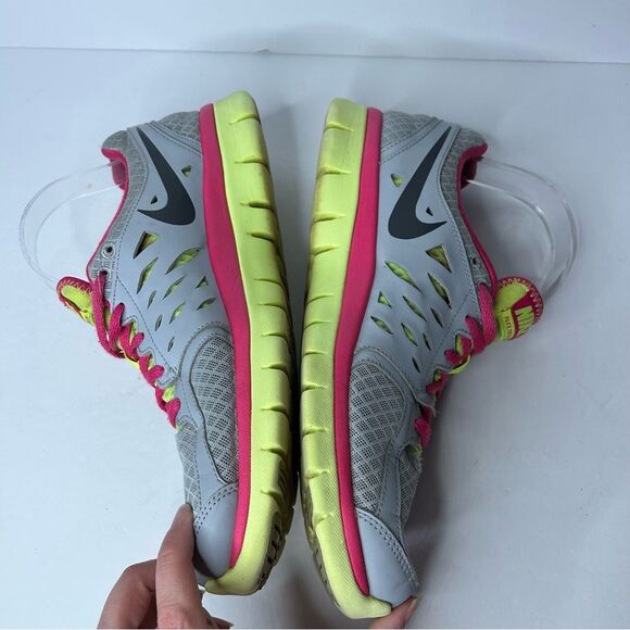 Nike Gray and Pink Athletic Shoes 11 - Picture 6 of 11